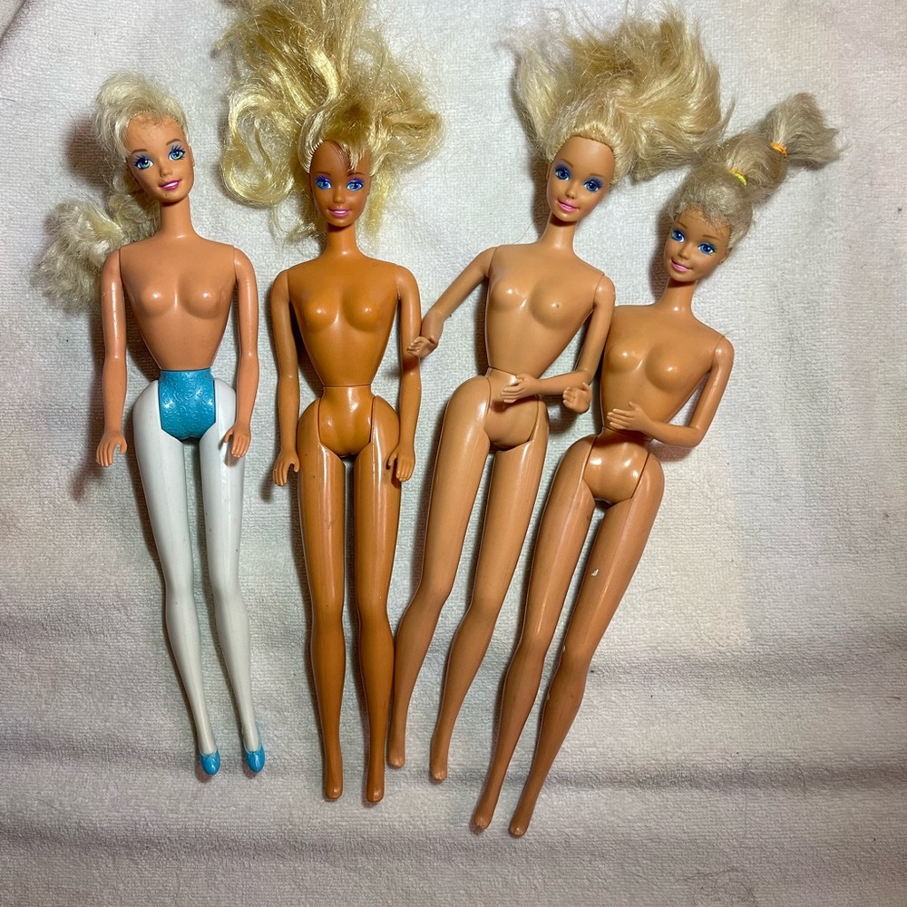 Barbie bundle 4 dolls